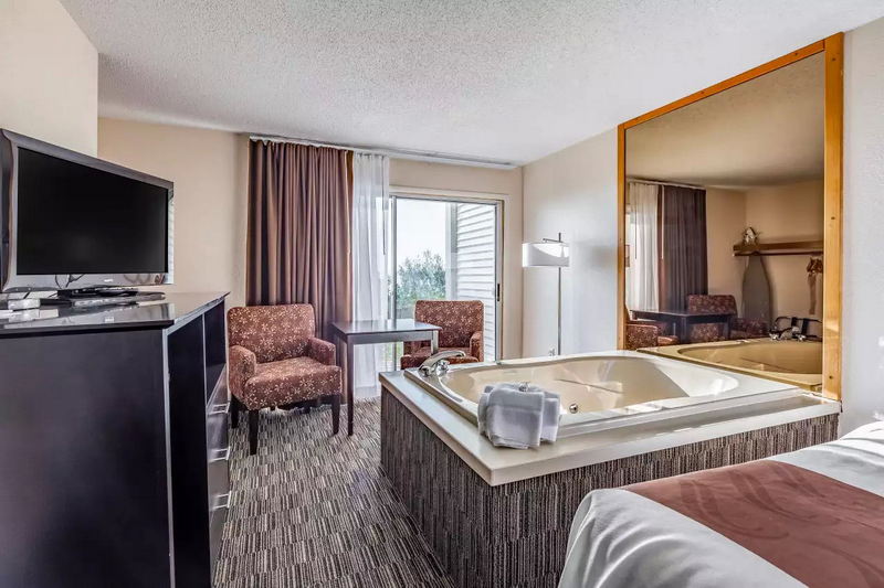 Quality Inn Lakefront (Heritage Inn Motel) - From Choice Motels Website